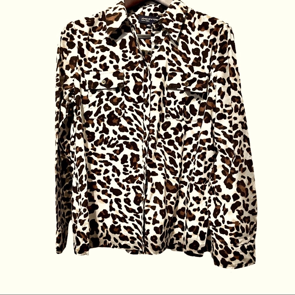 Jones New York Signature. Leopard print button up.